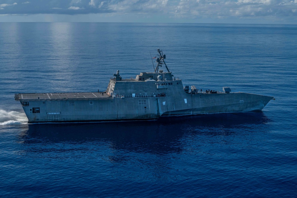 USS Jackson (LCS 6) Transits Philippine Sea