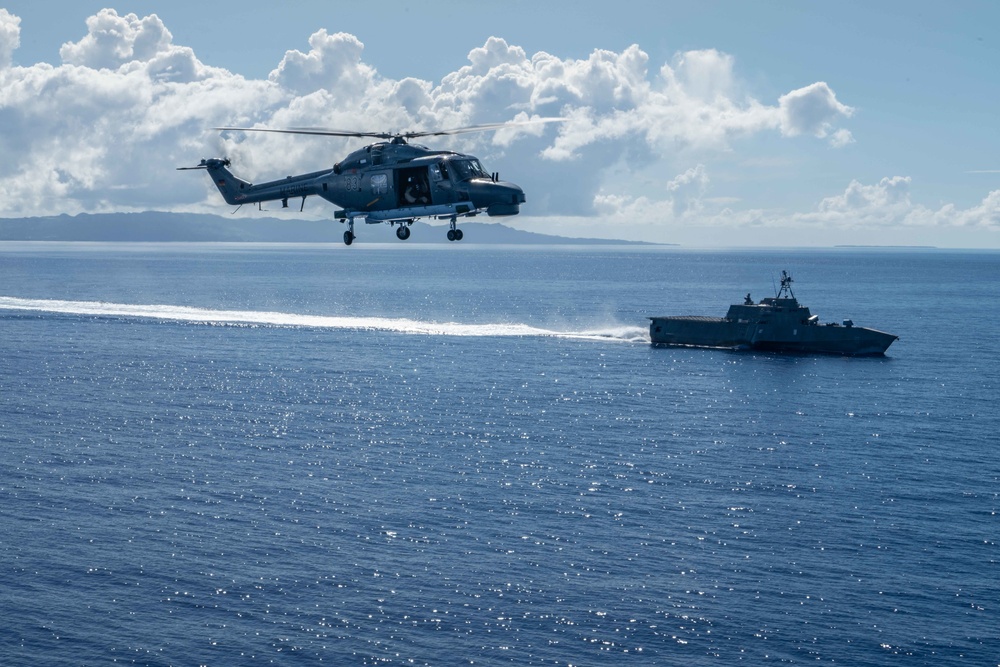 USS Jackson, USS Tulsa sail with German Navy frigate Bayern in Philippine Sea