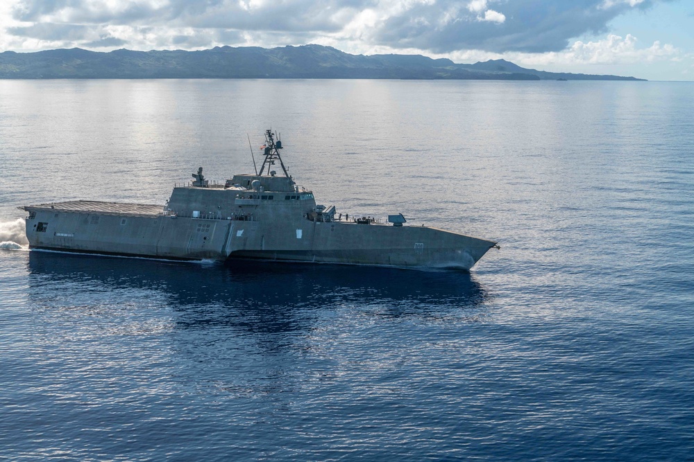 USS Jackson (LCS 6) Transits Philippine Sea