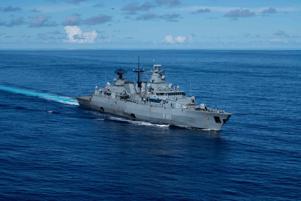 USS Jackson, USS Tulsa sail with German Navy frigate Bayern in Philippine Sea