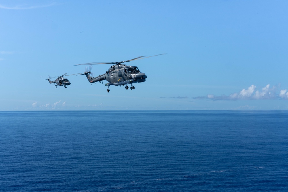 USS Jackson, USS Tulsa sail with German Navy frigate Bayern in Philippine Sea