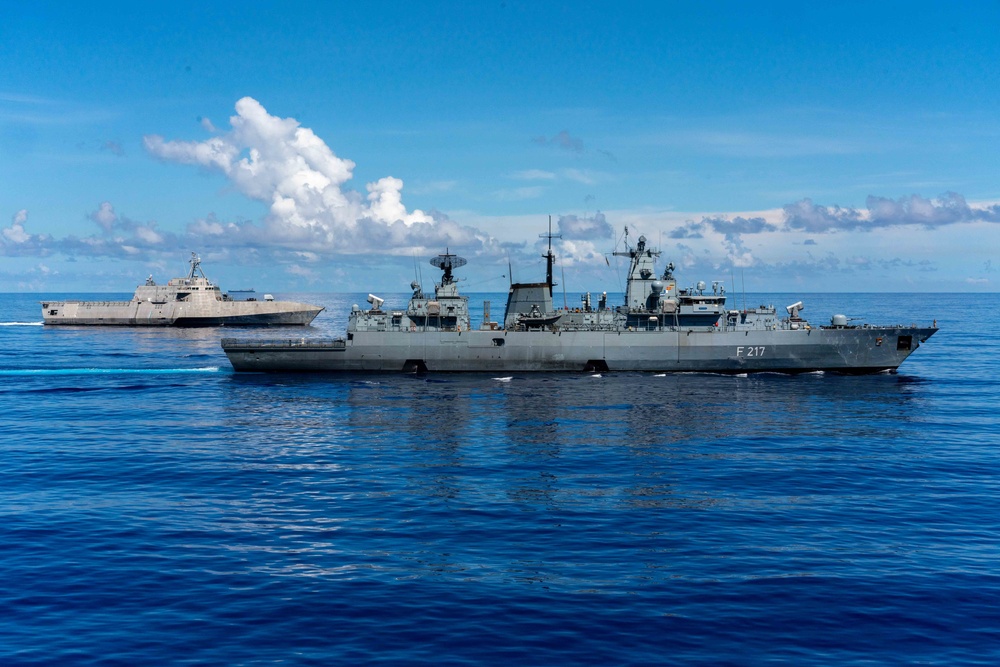 USS Jackson, USS Tulsa sail with German Navy frigate Bayern in Philippine Sea