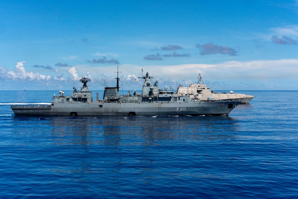 USS Jackson, USS Tulsa sail with German Navy frigate Bayern in Philippine Sea