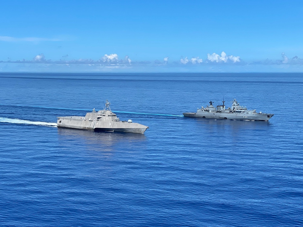 USS Jackson, USS Tulsa sail with German Navy frigate Bayern in Philippine Sea