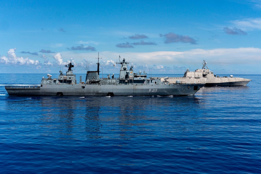 USS Jackson, USS Tulsa sail with German Navy frigate Bayern in Philippine Sea