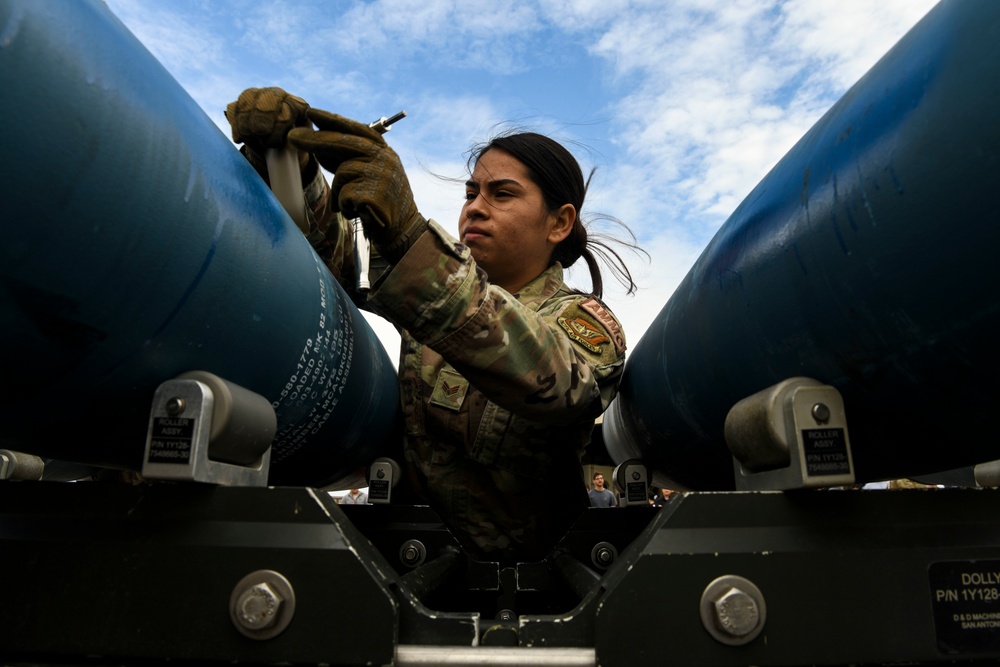 35th AMU Push it Up during Load Competition