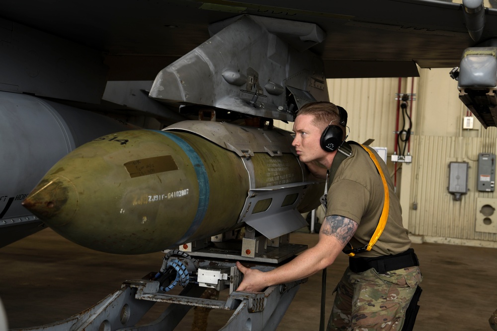 35th AMU Push it Up during Load Competition