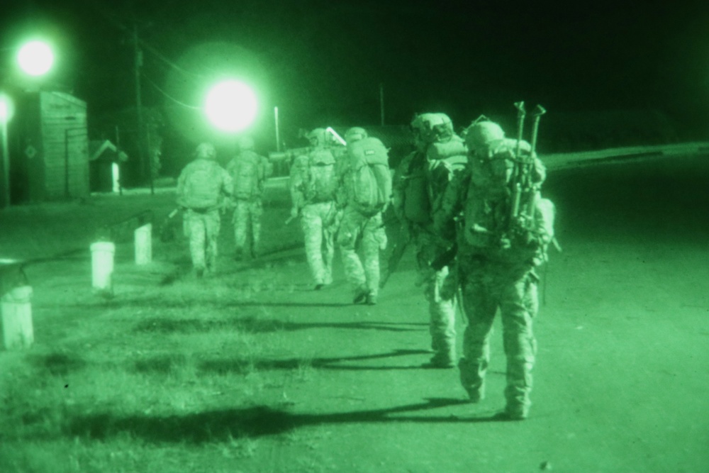 Exercise Lightning Forge: 1st SFG (A) Green Berets infiltrate enemy terrain
