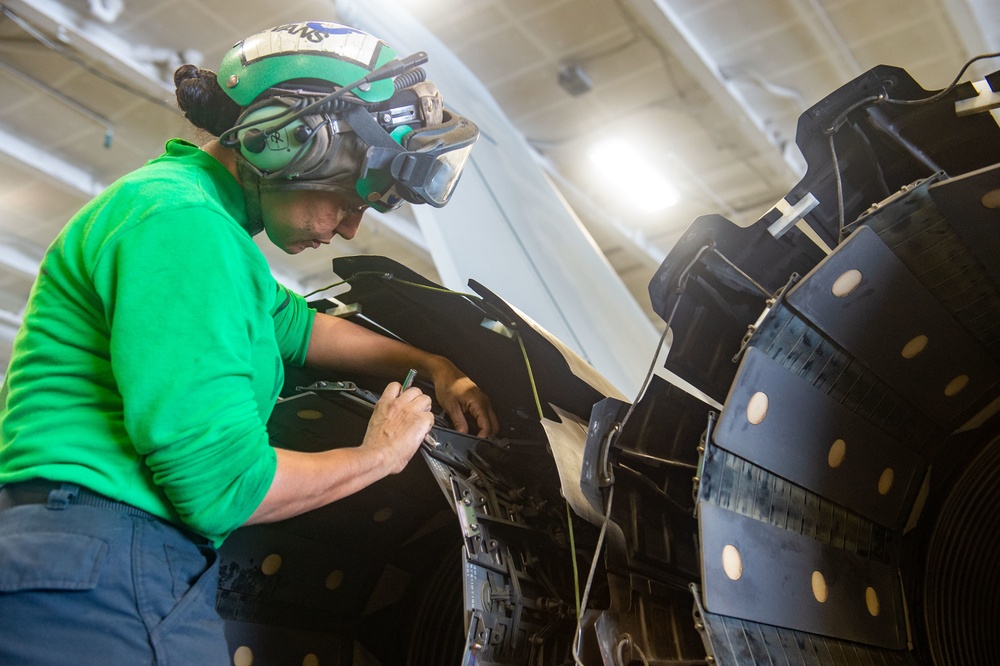 USS Carl Vinson (CVN 70) Sailors Conduct Aircraft Maintenance in Indian Ocean