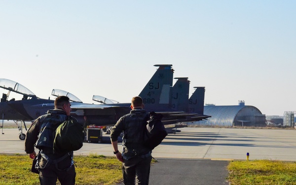 Strike Eagles soar alongside Romanian allies during Castle Forge