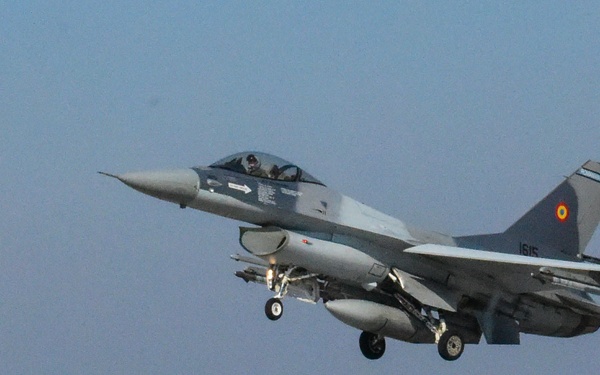 Strike Eagles soar alongside Romanian allies during Castle Forge