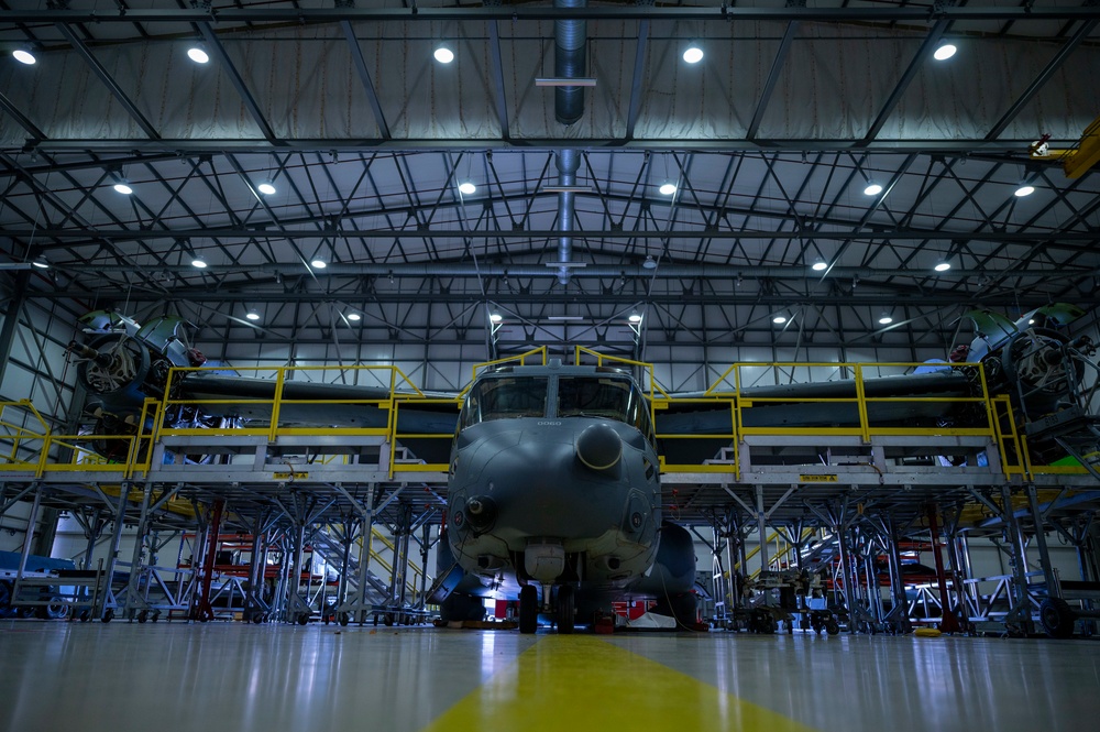 352 SOMXG Conduct CV-22B Ospery Inspections