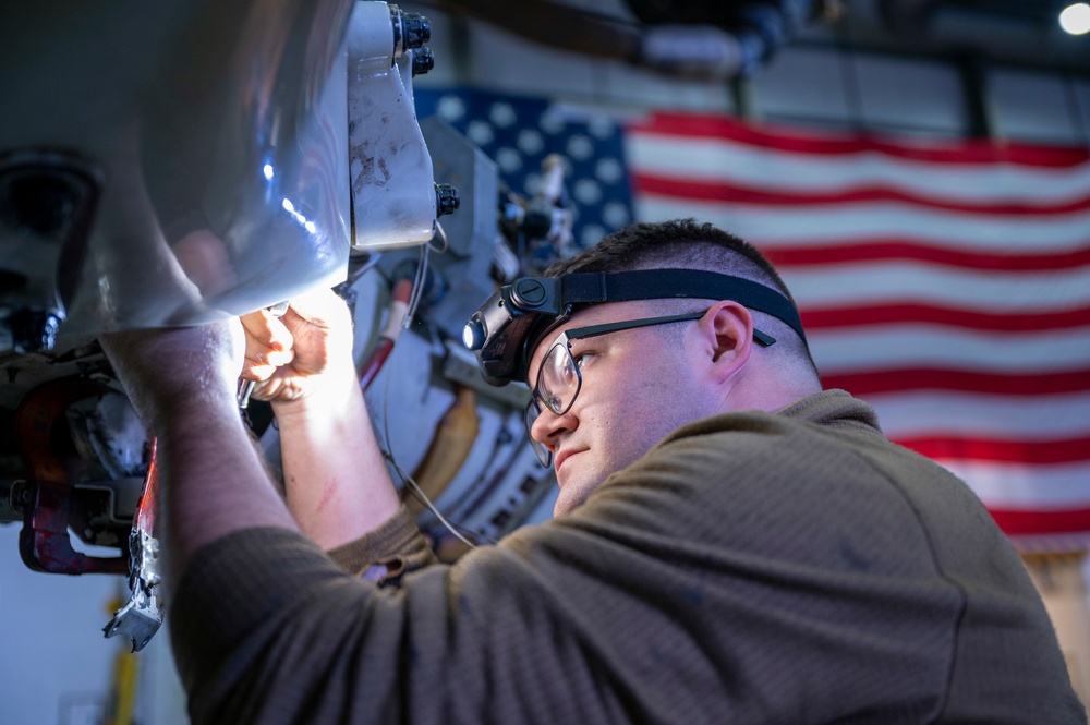 352 SOMXG Conduct CV-22B Ospery Inspections