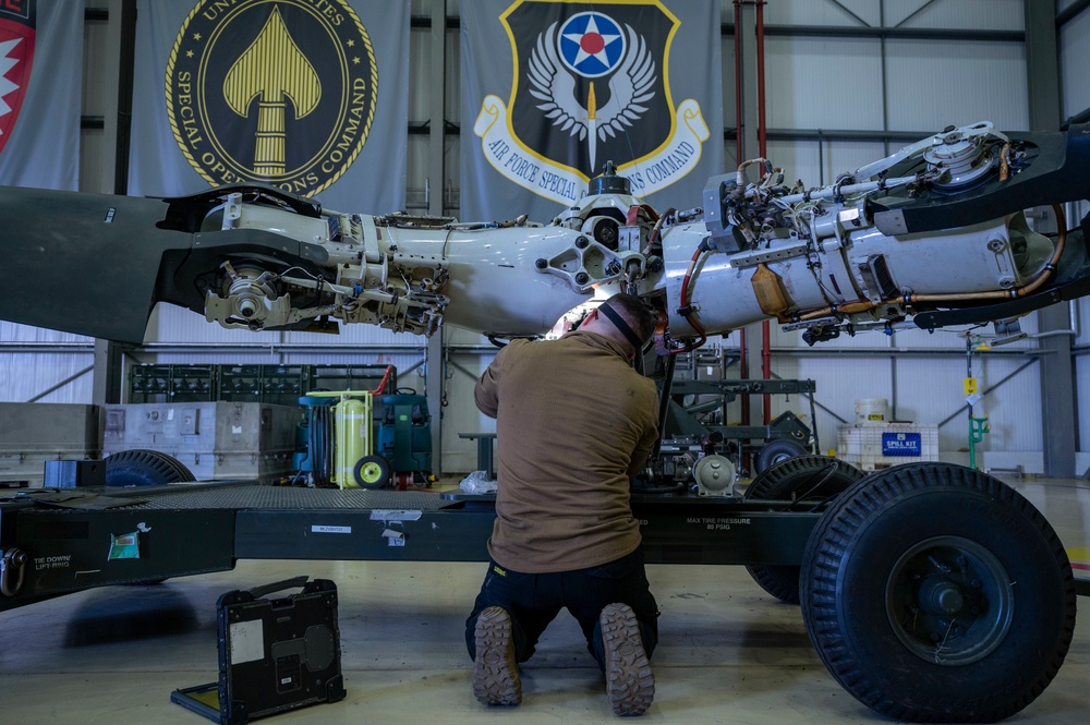 352 SOMXG Conduct CV-22B Ospery Inspections