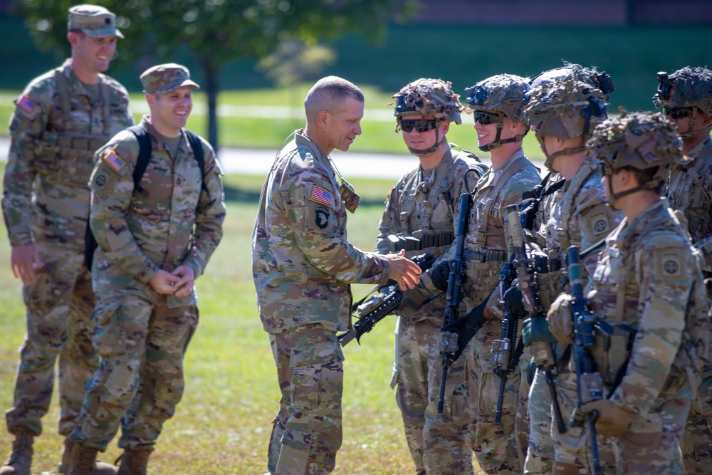 SMA Grinston visits 82nd ABN DIV