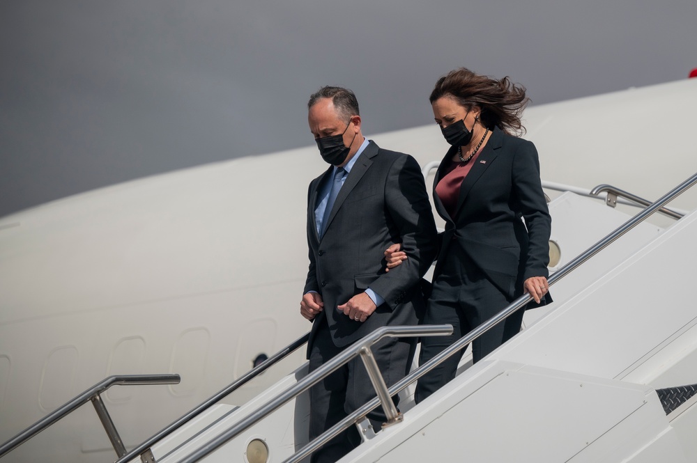 Vice President Harris lands at Nellis AFB to speak at Lake Mead