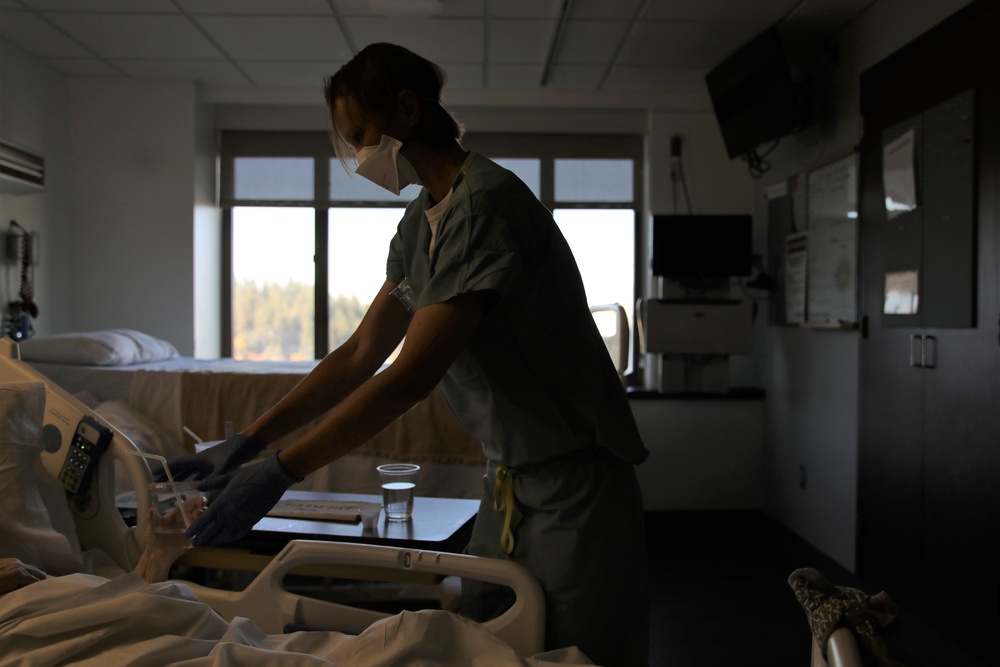 Medical Readiness Team conducts respiratory therapy training and ICU rounds