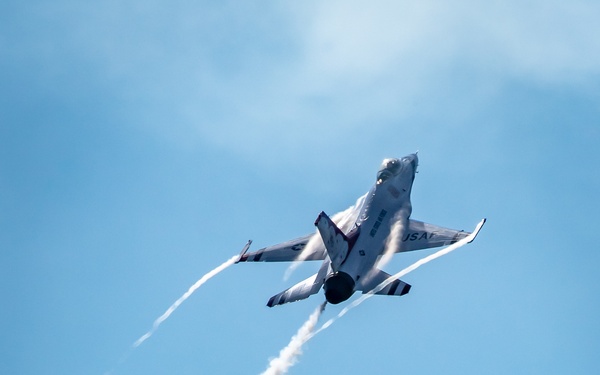 Thunderbirds perform at the 2021 Orlando Air &amp; Space Show