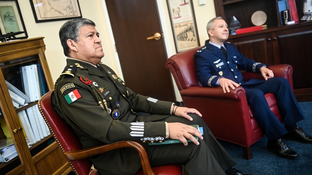 Incoming SOUTHCOM Commander Visits IADC