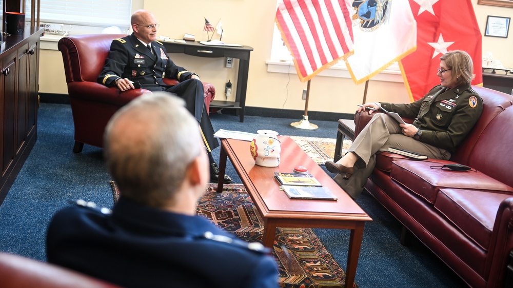 Incoming SOUTHCOM Commander Visits IADC