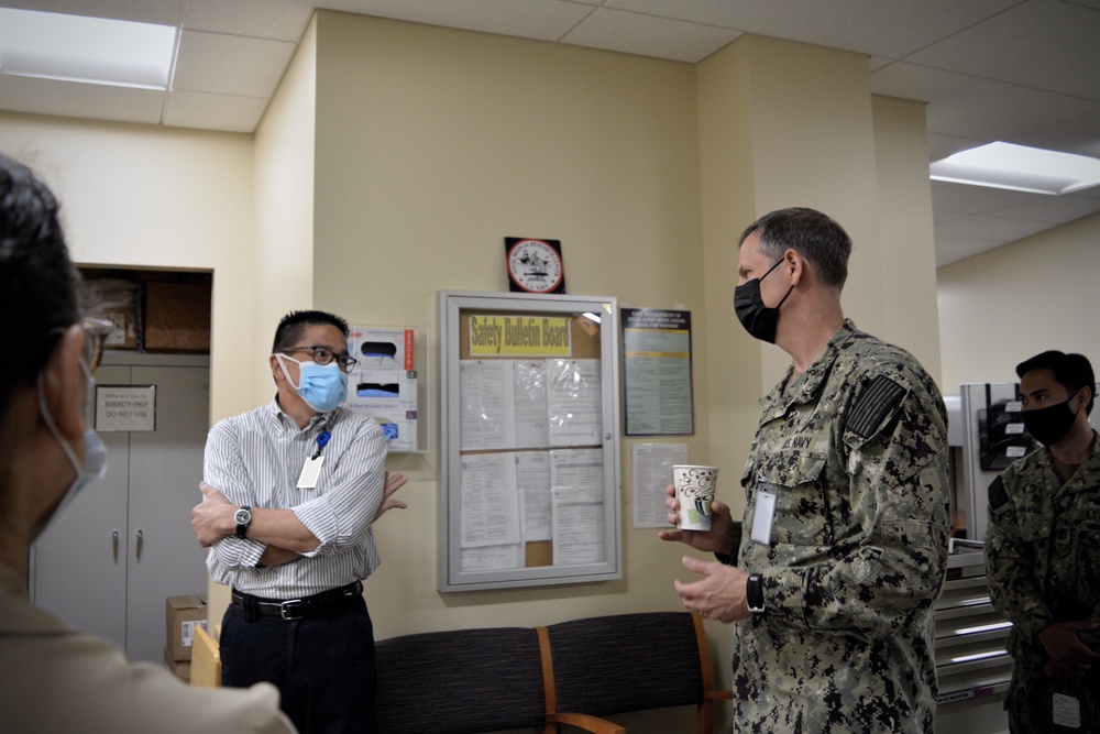 NMRC Commander Visits Clinical Trial Center