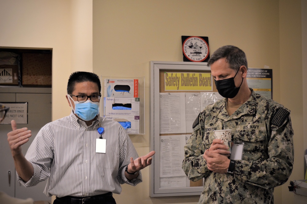 NMRC Commander Visits Clinical Trial Center