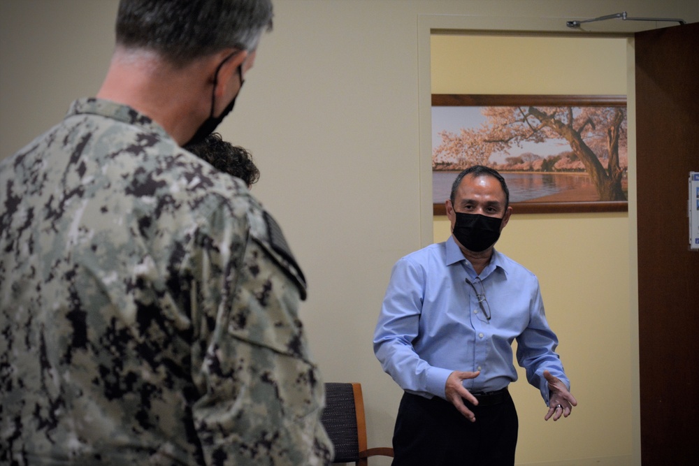 NMRC Commander Visits Clinical Trial Center