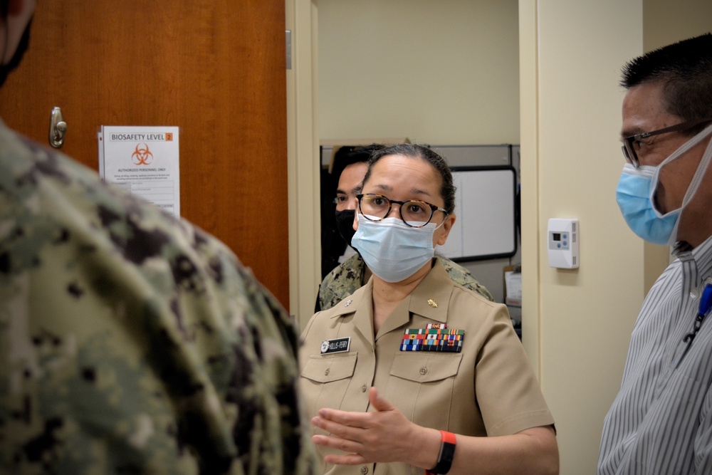 NMRC Commander Visits Clinical Trial Center