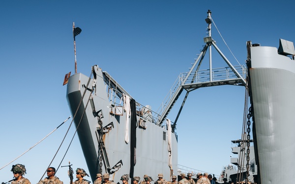 25ID, 8TSC conduct unprecedented transport of Soldiers via Army Watercraft System