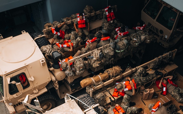 25ID, 8TSC conduct unprecedented transport of Soldiers via Army Watercraft System