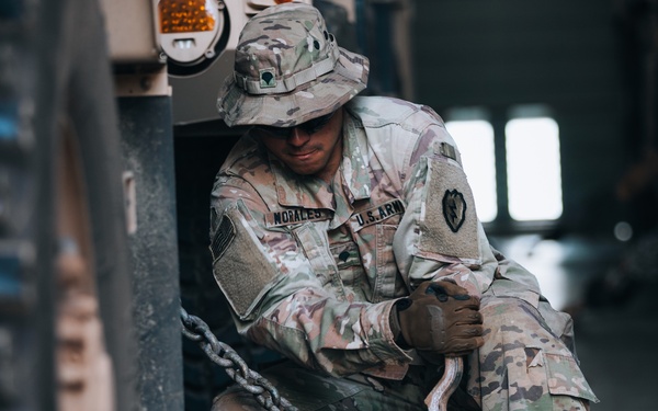 25ID, 8TSC conduct unprecedented transport of Soldiers via Army Watercraft System