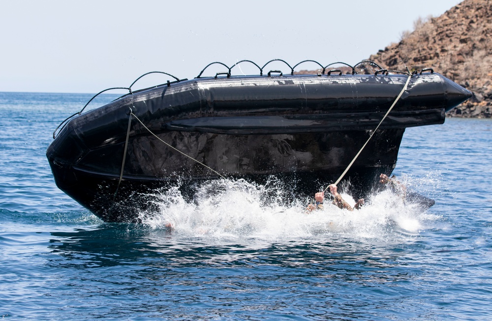 A Co., 1-102nd Infantry Regiment (Mountain) practices waterborne capabilities