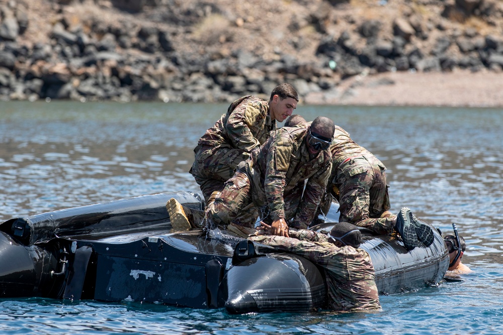 A Co., 1-102nd Infantry Regiment (Mountain) practices waterborne capabilities