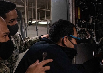 USS Ronald Reagan (CVN 76) Arresting Gear Maintenance