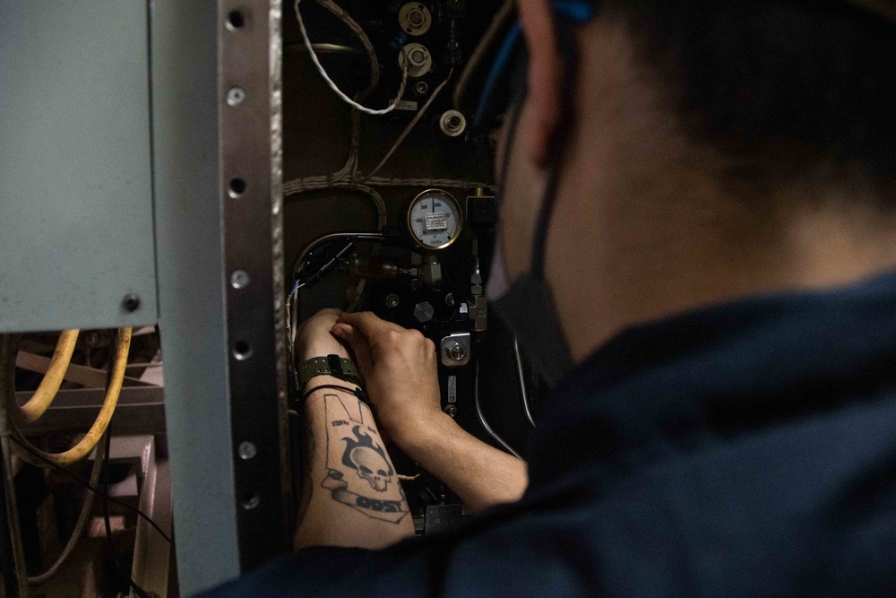 USS Ronald Reagan (CVN 76) Arresting Gear Maintenance