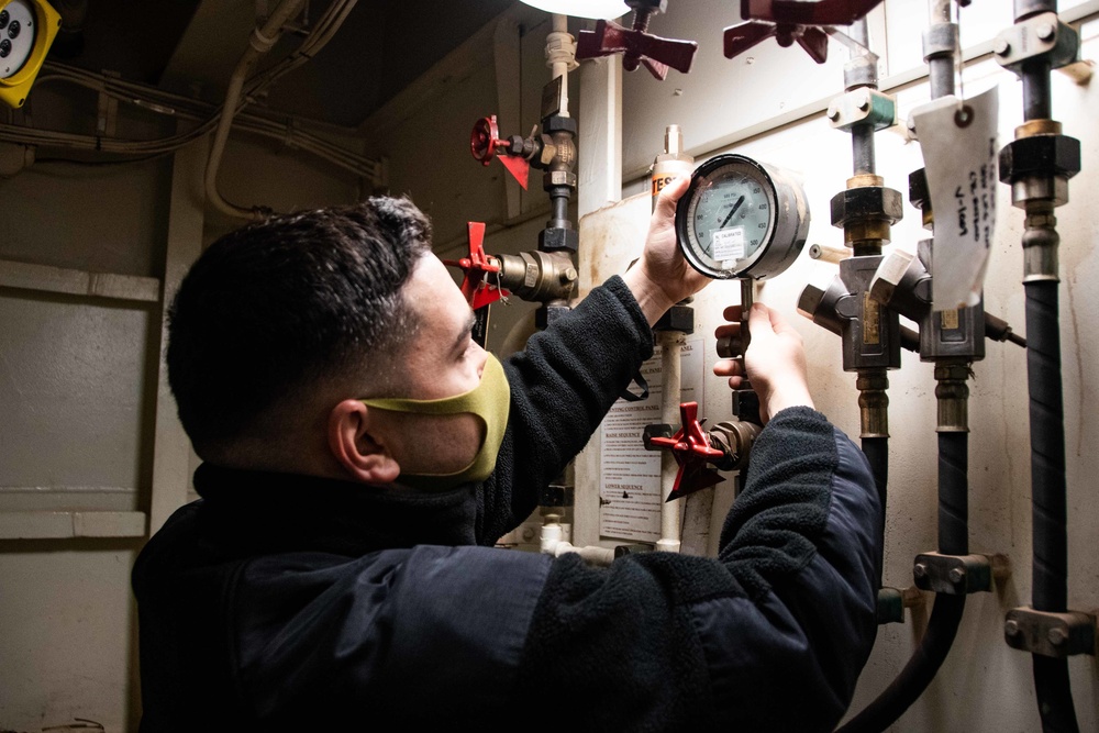 USS Ronald Reagan (CVN 76) Arresting Gear Maintenance