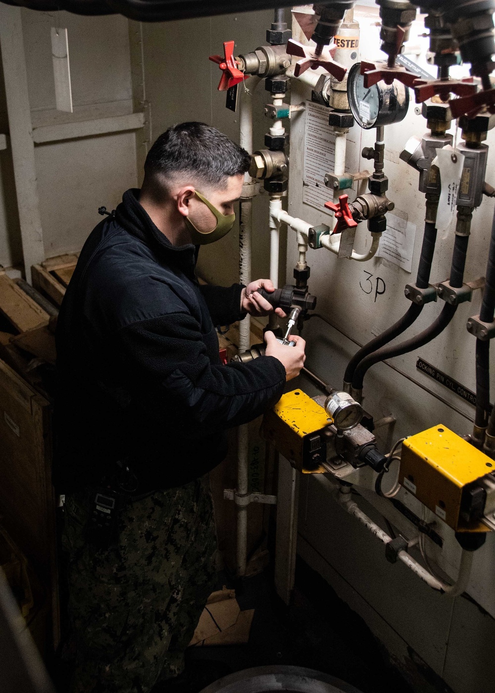 USS Ronald Reagan (CVN 76) Arresting Gear Maintenance