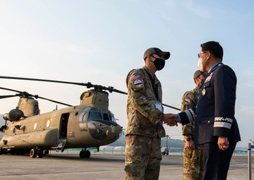 Seoul ADEX 2021 ROK CSAF visit