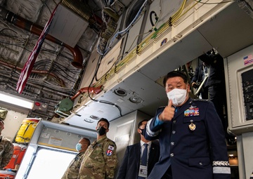 Seoul ADEX 2021 ROK CSAF visit