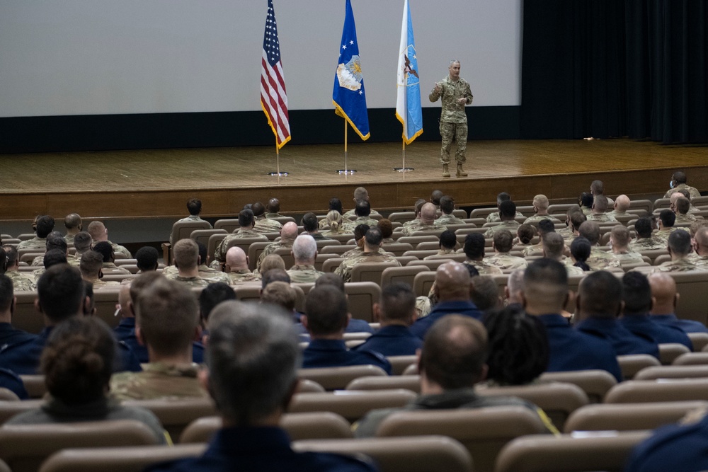 SEAC Visits 89th Airlift Wing
