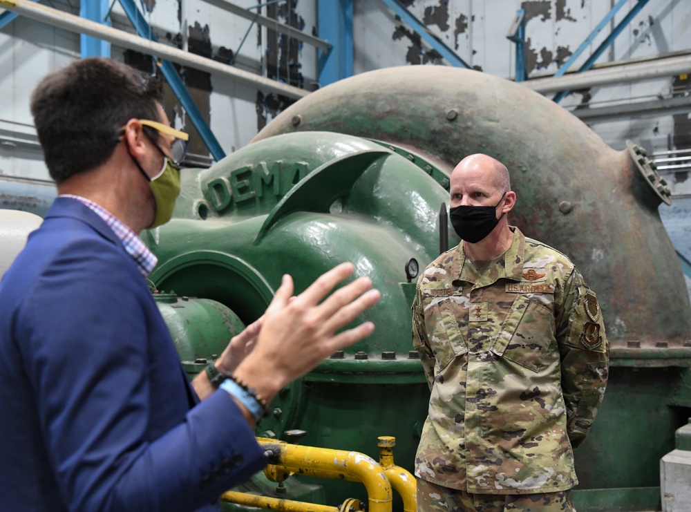 AFTC Commander learns more about the AEDC mission