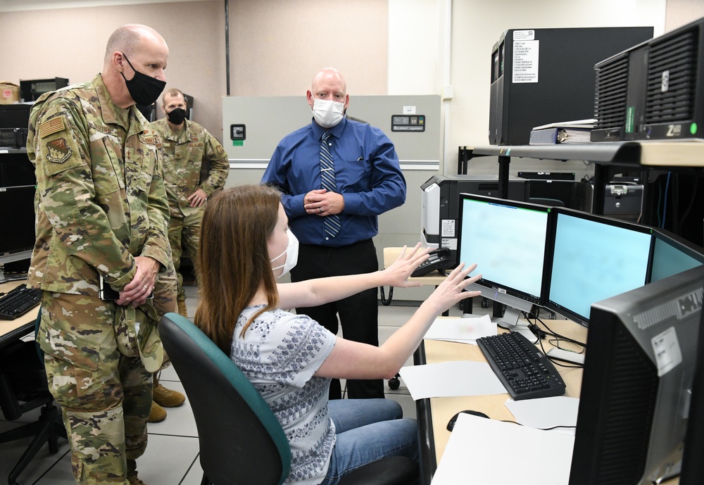 AFTC Commander learns more about the AEDC mission