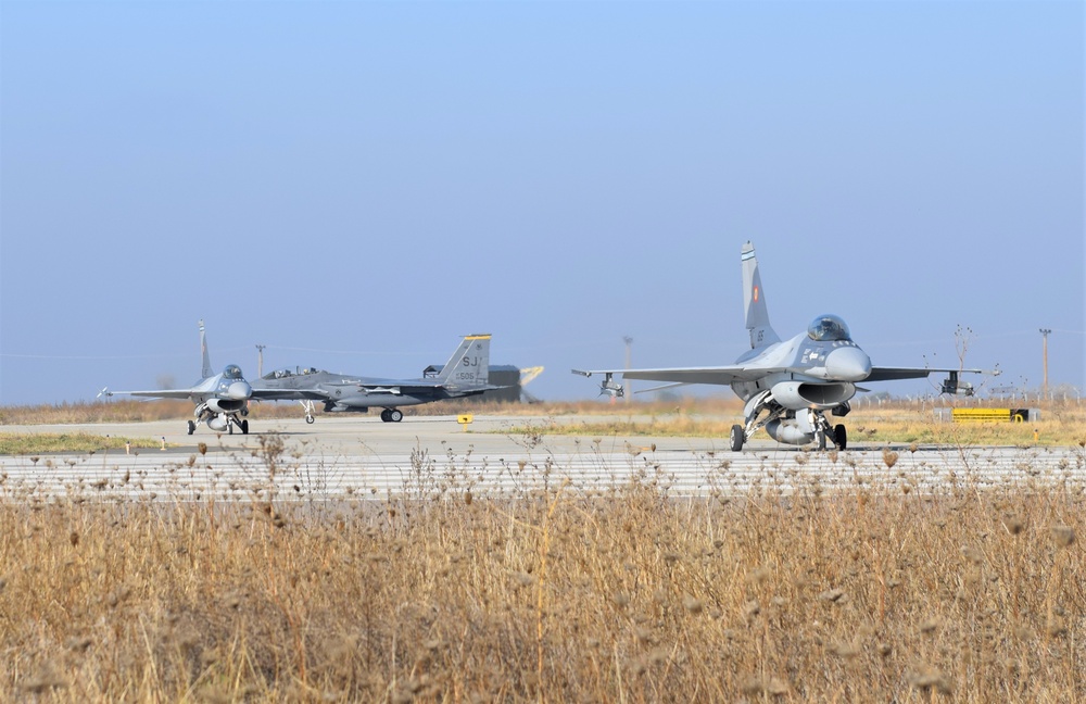 Strike Eagles conquer Castle Forge alongside Romanian F-16s