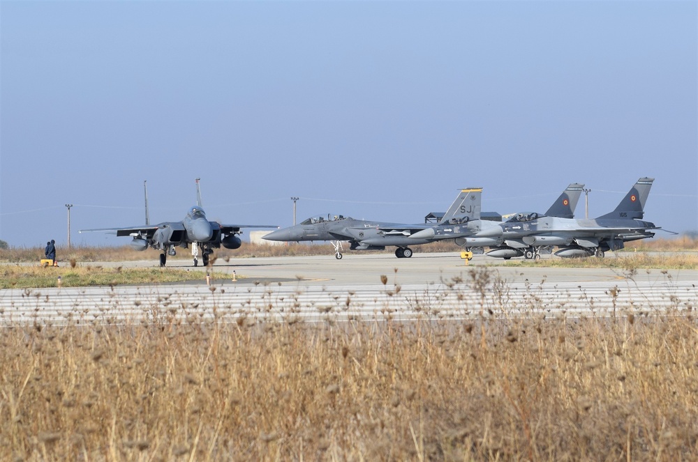 Strike Eagles conquer Castle Forge alongside Romanian F-16s