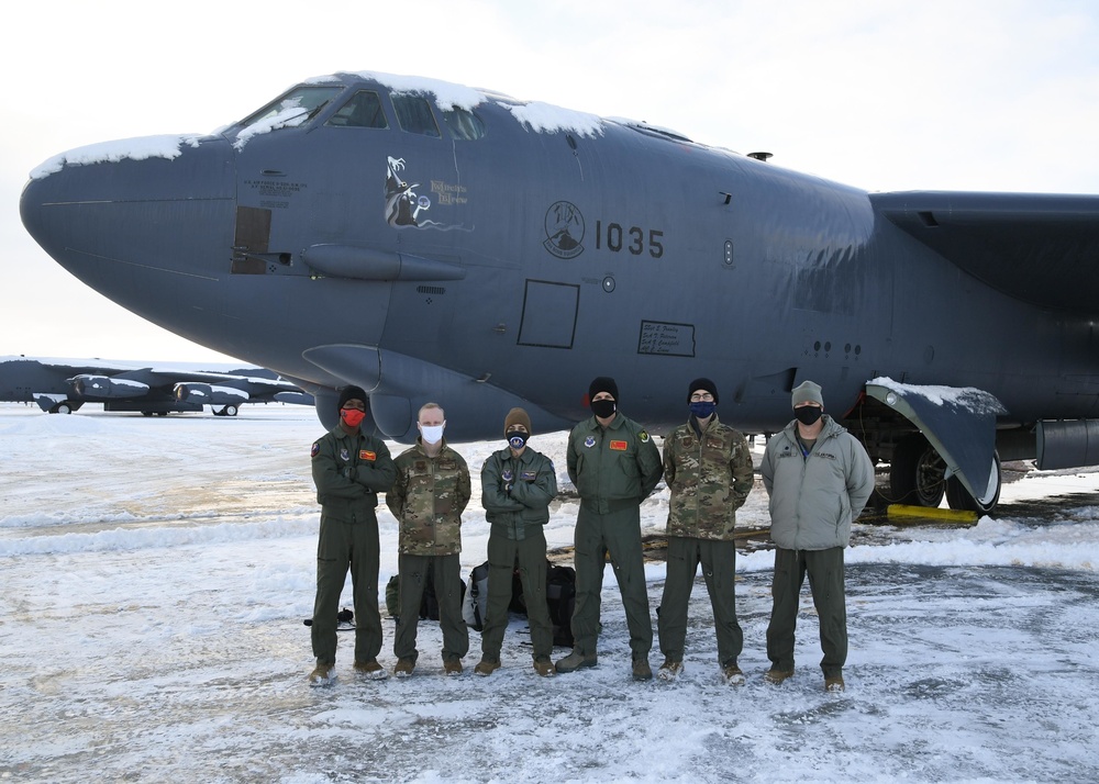 Shaun Sipma visits Team Minot