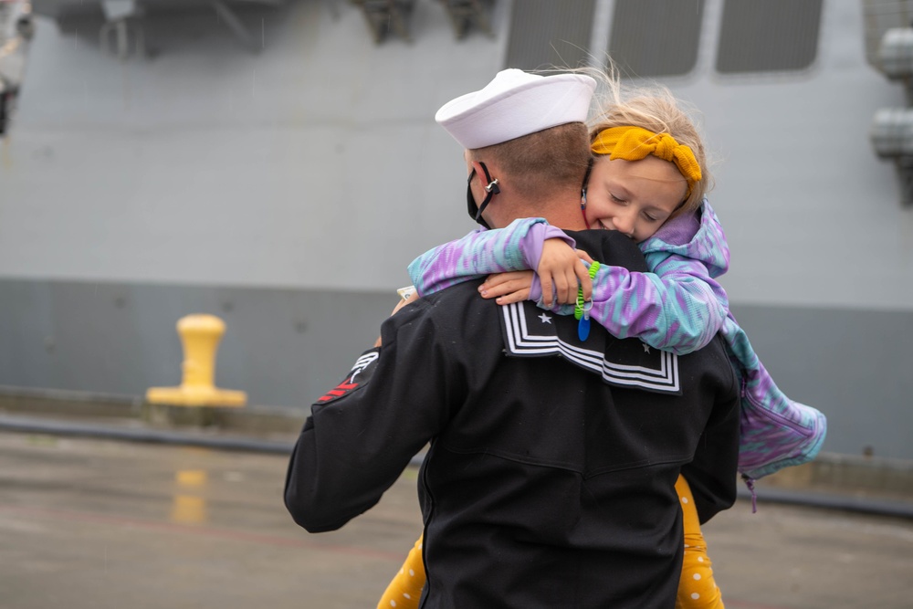 USS John S. McCain Arrives at Naval Station Everett