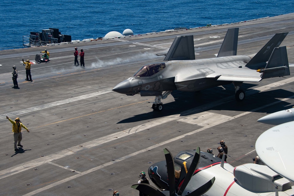 USS Carl Vinson (CVN 70) Conducts Flight Operations