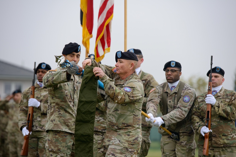 522nd MI Battalion cases colors enroute to Italy