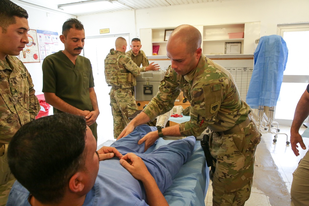 Iraqi Airforce Clinic soldiers receive basic medical exercises