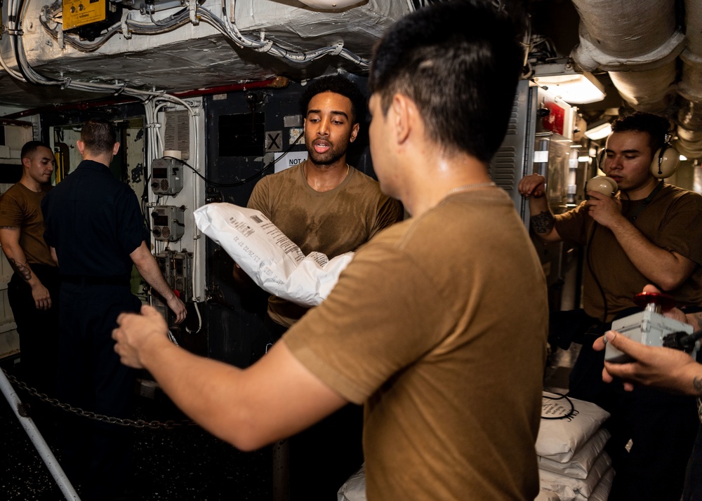 USS Carl Vinson (CVN 70) Conducts Cargo Conveyer Operations in Andaman Sea